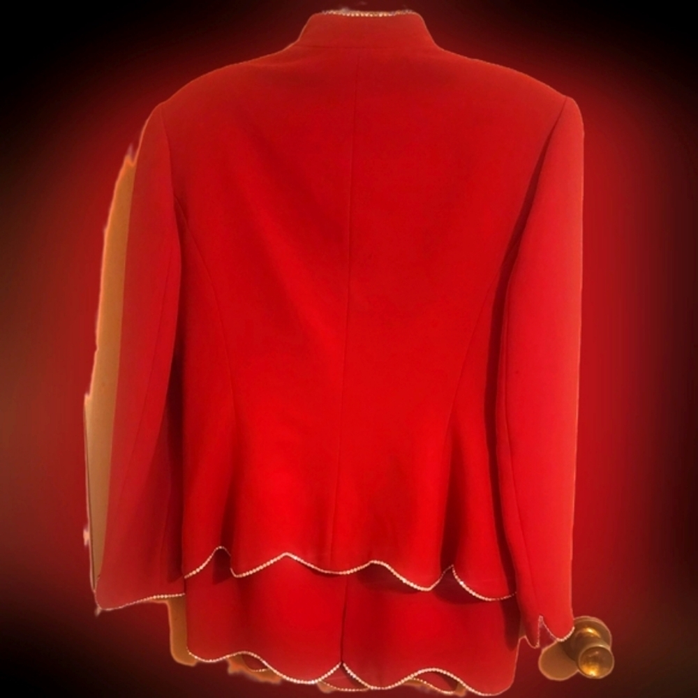 Junnie leigh, New York dressy red suite with diamond trim size 12 - Picture 2 of 8